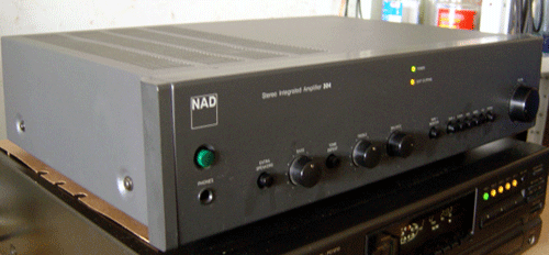 NAD 304 integrated stereo amplifier